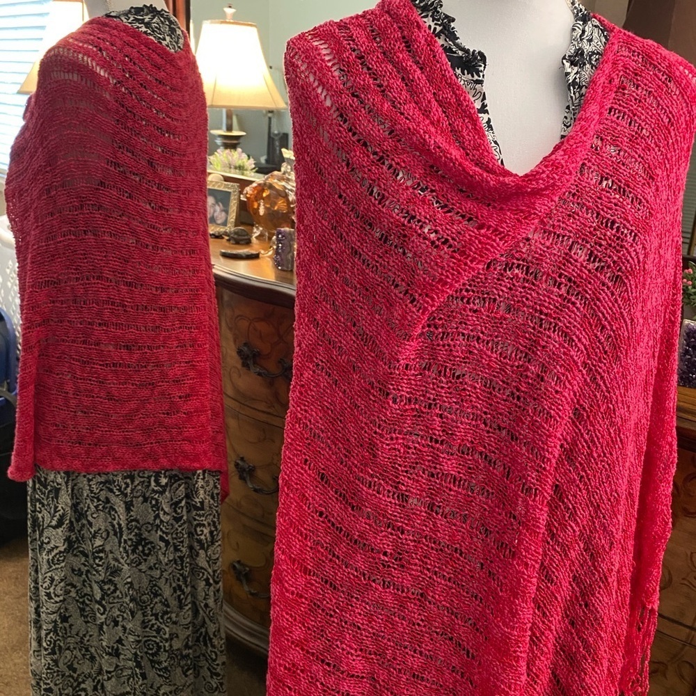 🎉SALE🎉Fun Raspberry Color Knit Shawl - Picture 4 of 6